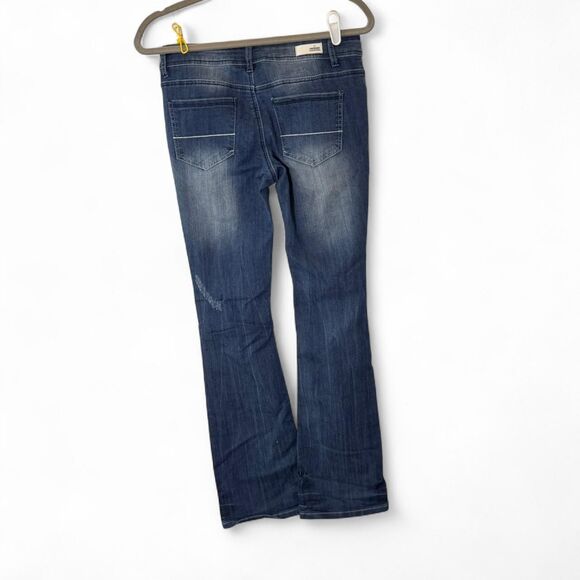 Almost Famous Jeans with Distressing Women’s Size 7 - Picture 5 of 7